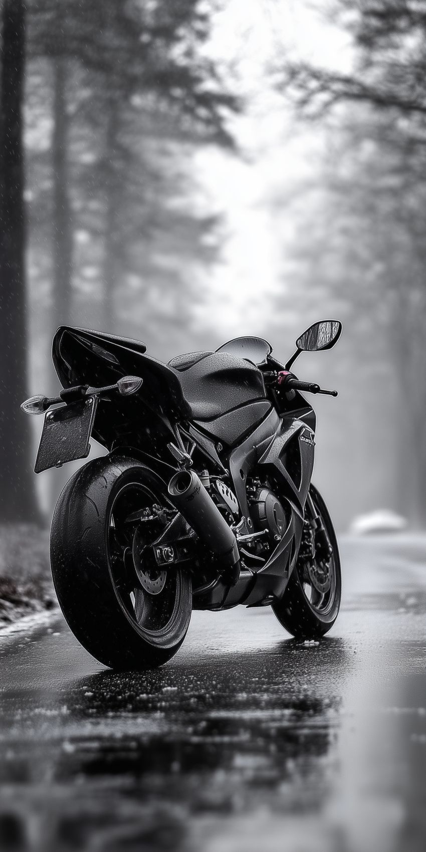 fond d ecran mobile moto vue arriere sur route mouillee