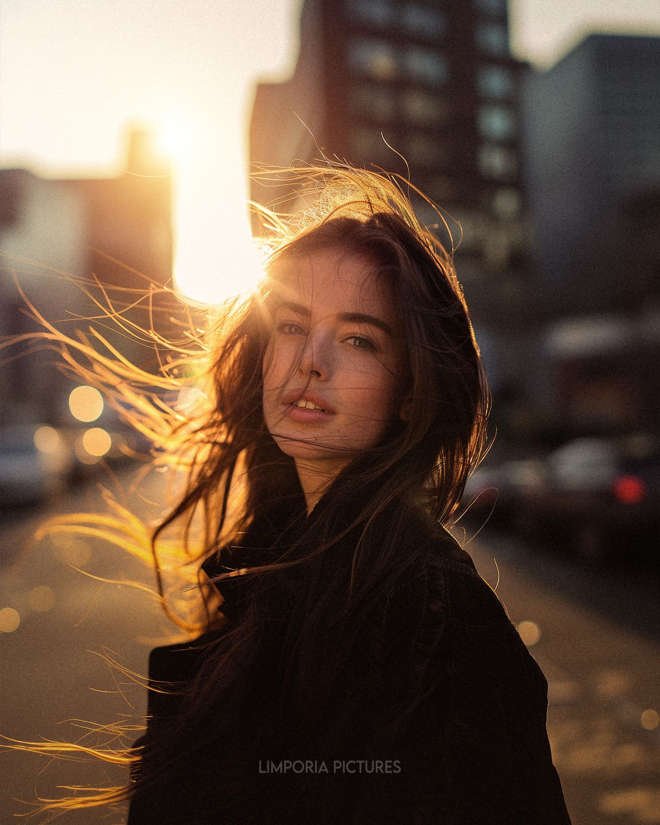 Limporia a photo shoot in a new-york city a brunette woman sty 87a11523-956a-456a-86c2-87dc0a0cb50b
